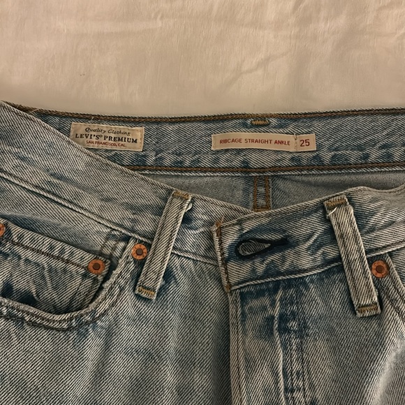 Levi's | Ribcage Straight Ankle in Middle Road | Size 25 - Picture 5 of 6